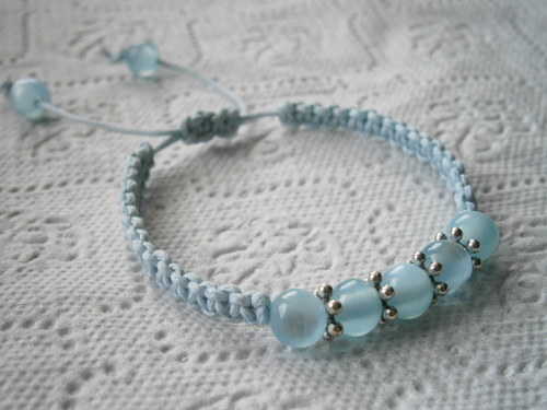 Náramek Shamballa světle modrý (makramé) — foto 2