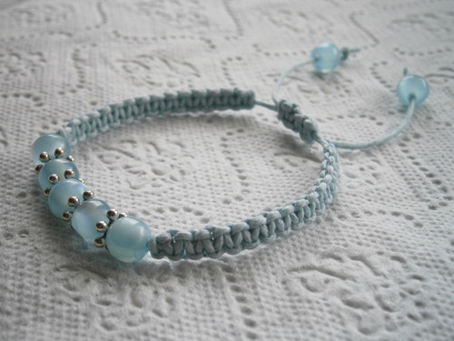 Náramek Shamballa světle modrý (makramé) — foto 3