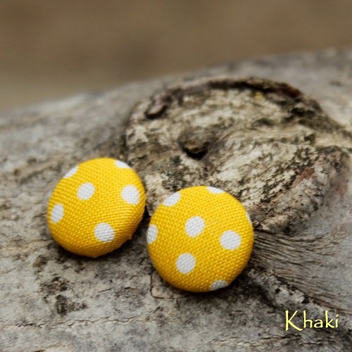 Žluté retro puntíkované buttonky — foto 2