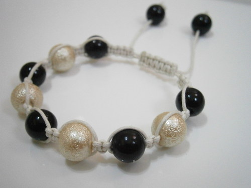 Náramek Shamballa béžový/černý — foto 2