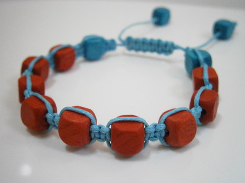 Náramek Shamballa červené kostičky — foto 2