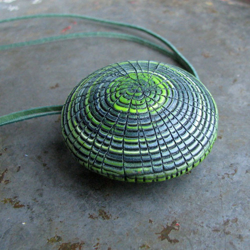 Zelený dutý - náhrdelník — foto 2