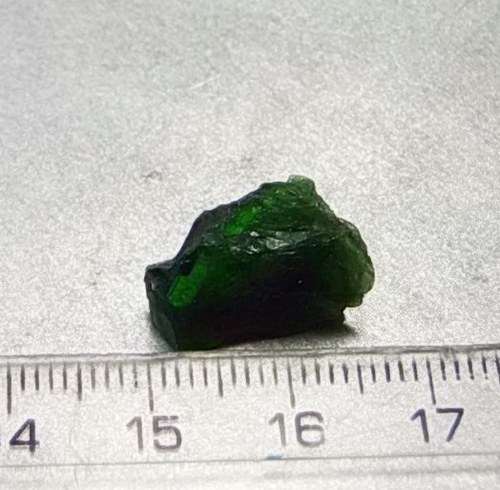 Chromdiopsid surový - D934 — foto 3
