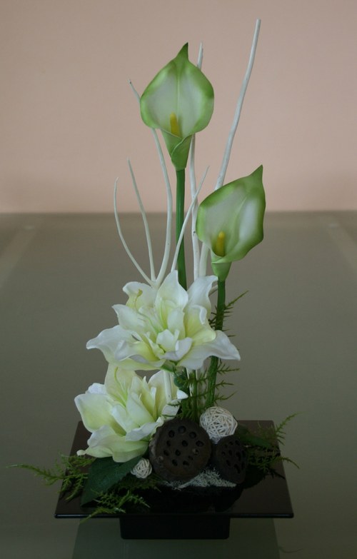 Ikebana s amarylisy a kalami — foto 2