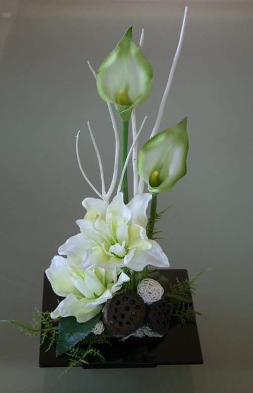 Ikebana s amarylisy a kalami — foto 4