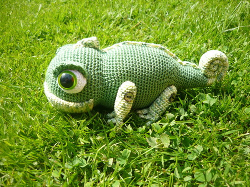 Háčkovaný chameleon Julian — foto 4