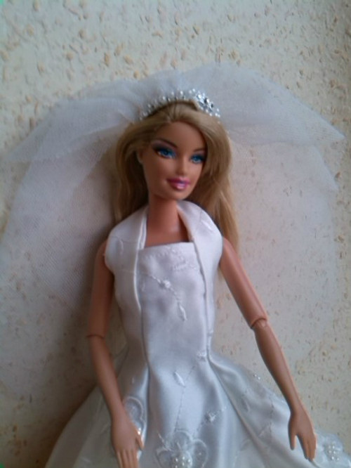 Svatební bilé šaty pro Barbie — foto 2