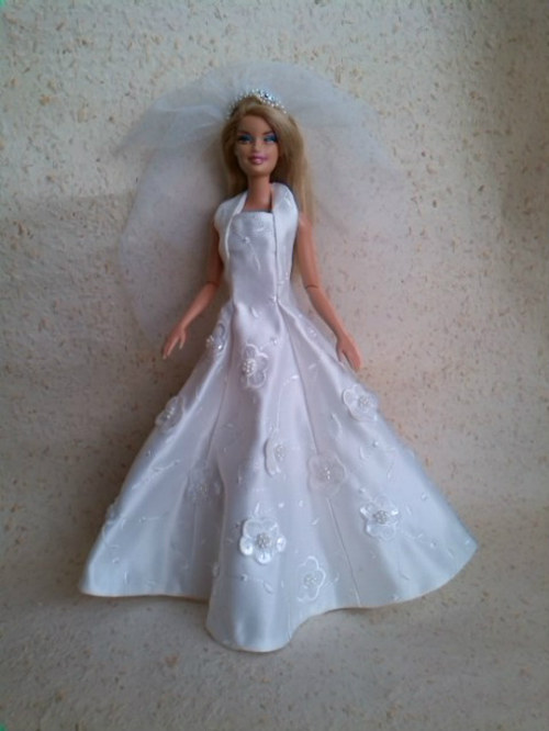 Svatební bilé šaty pro Barbie — foto 5