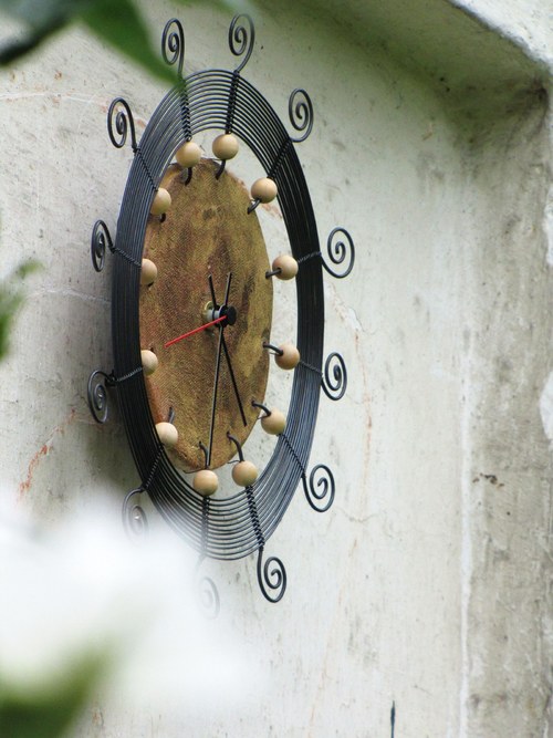 Spirály v hlíně... drátované hodiny — foto 6