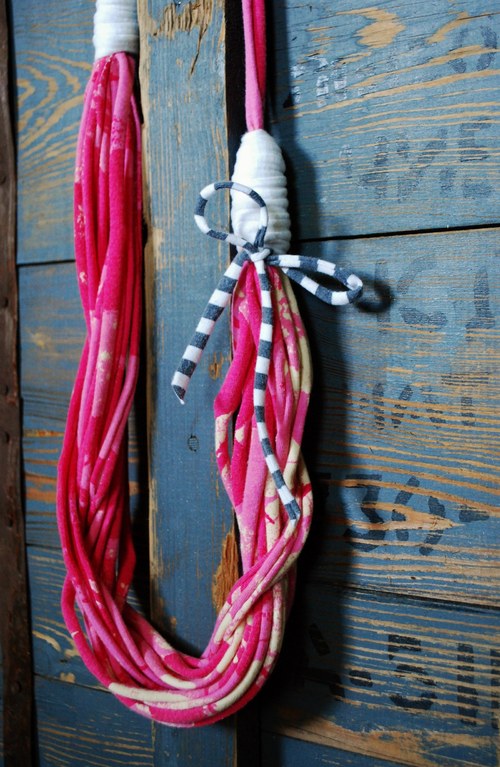 Látkový Náhrdelník Pinky — foto 2