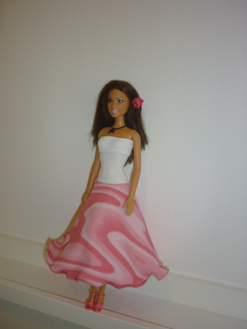 Šaty na panenku Barbie — foto 2