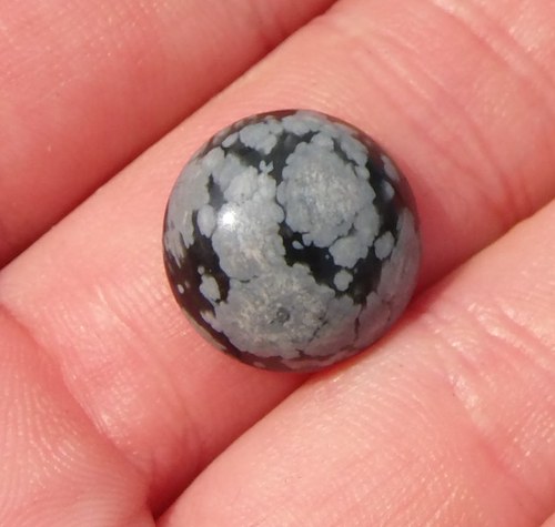 Obsidián vločkový - kabošon - 1 cm - B51 — foto 2