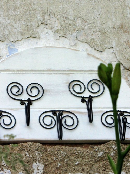 Ornamentální... drátovaný věšák — foto 4