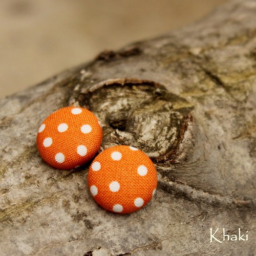 Puntíkaté oranžové - buttonkové náušnice — foto 2