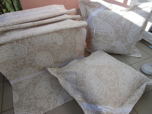 BĚHOUN: bílé ornamenty na režné — foto 2