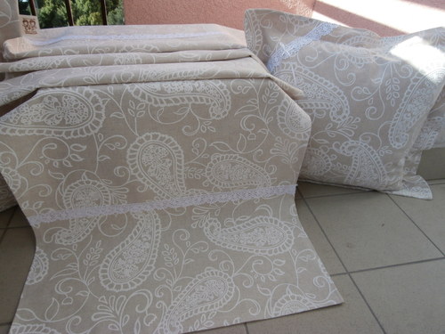 BĚHOUN: bílé ornamenty na režné — foto 4
