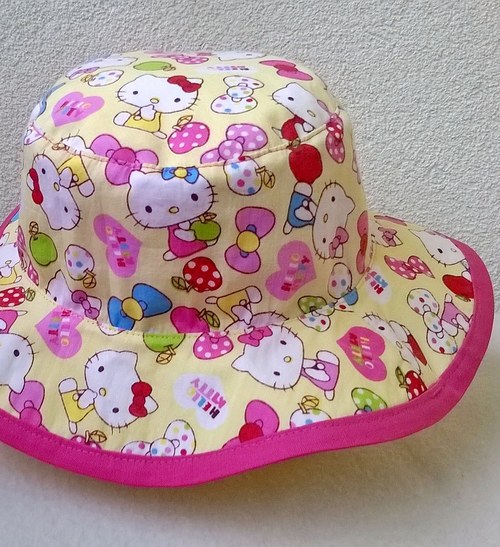 Hello Kitty ve žluté - klobouček — foto 2