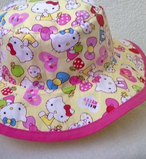 Hello Kitty ve žluté - klobouček — foto 5