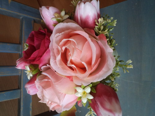Růže v tulipánech — foto 3