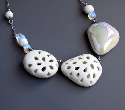 Iris (porcelánový náhrdelník) — foto 2