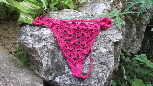 Háčkovaná tanga vínová — foto 2