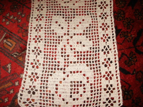 Béžový stolní běhounek. — foto 3