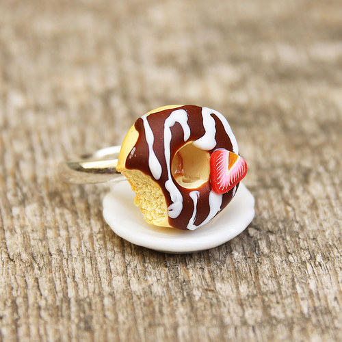Nakousnutý donut — foto 2