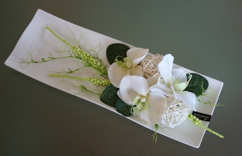 Keramický tác s orchidejemi v zelenobílé — foto 3