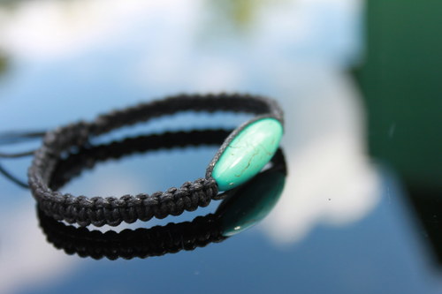 Tyrkenit/Howlit.. Náramek makramé/shamballa — foto 3