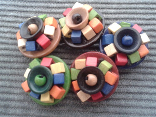 Ojedinělé dřevěné knoflíky — foto 2