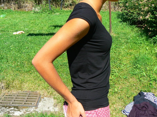 Tričko černé jednoduché — foto 2