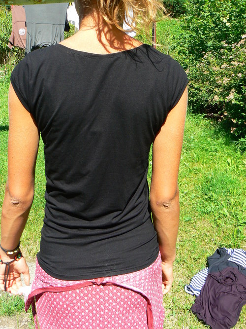 Tričko černé jednoduché — foto 3