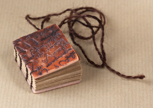 Mini Book Art .. se šňůrkou — foto 3