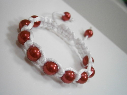 Náramek červený/bílý (shamballa) — foto 2