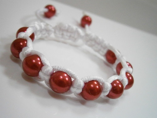 Náramek červený/bílý (shamballa) — foto 3