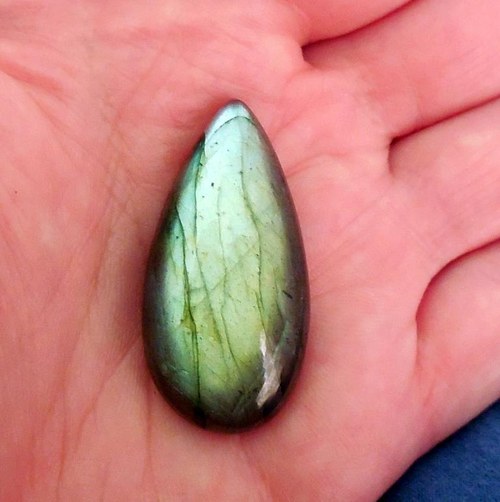Labradorit - kabošon (19 x 38 x 8 mm) — foto 3