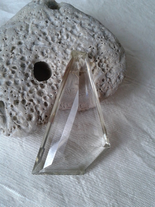 Záhněda umělá (spinel) — foto 2