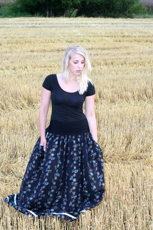 Sukně vyšívaná s kapsama — foto 5