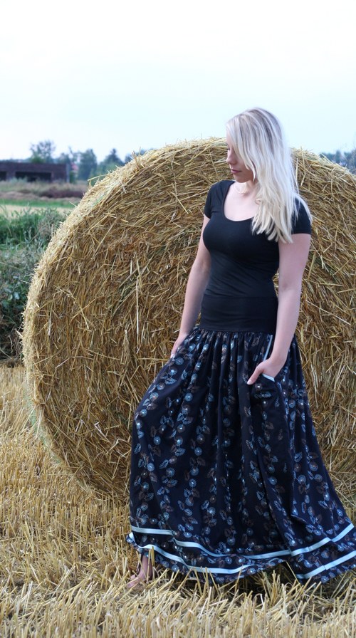 Sukně vyšívaná s kapsama — foto 6