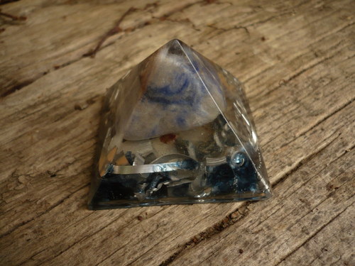 Pyramida se sodalitem — foto 3