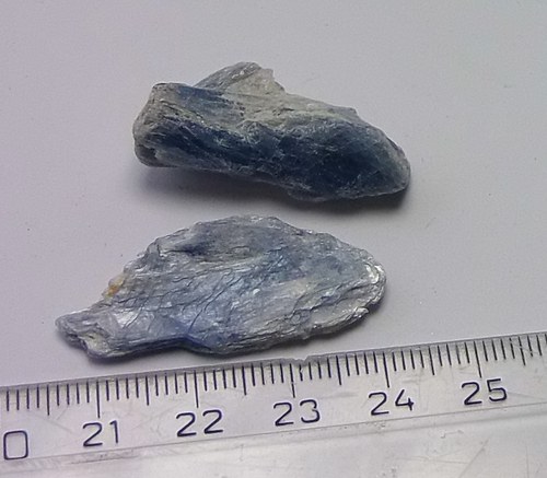 Disthen (kyanit) - surový - B250 — foto 2