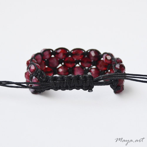 Červený náramek "MACRAME BRACELET" — foto 3