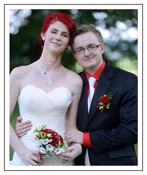 Sada šperků s bílými květy a korálky — foto 5