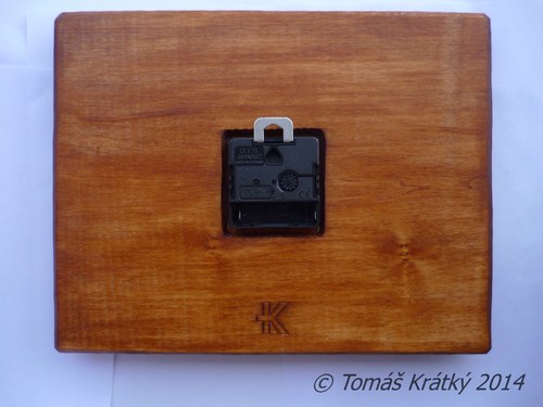 Vyřezávané hodiny hnědé — foto 3