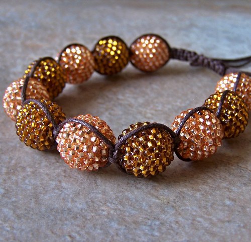 Dvojbarevný náramek macramé/shamballa — foto 2