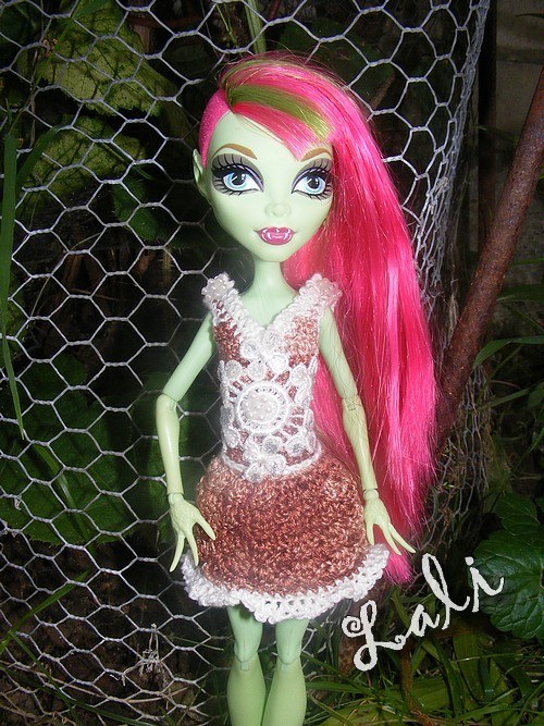 Monster High - háčkované letní šatičky 2 - Hnědé — foto 2
