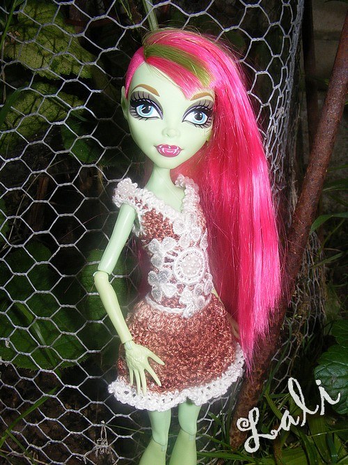 Monster High - háčkované letní šatičky 2 - Hnědé — foto 3
