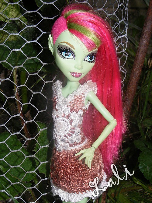 Monster High - háčkované letní šatičky 2 - Hnědé — foto 4