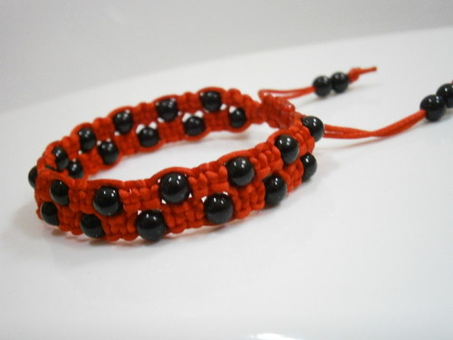 Náramek červený/černý (shamballa) — foto 2