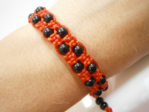 Náramek červený/černý (shamballa) — foto 3